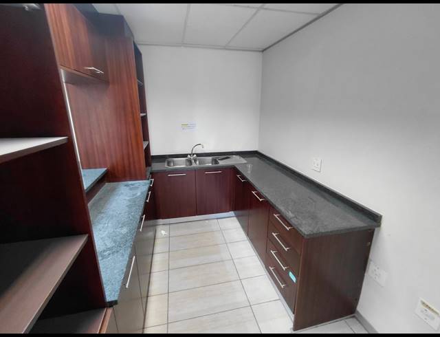 315M² OFFICE TO LET IN MAGALIESSIG
